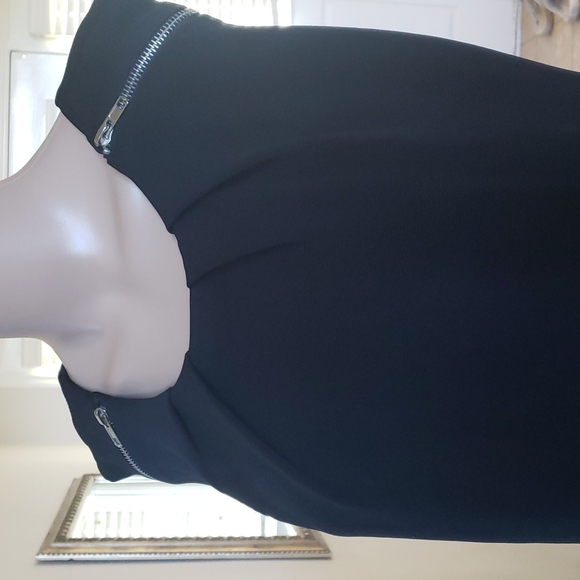 Intermission 4 gathered scoop neck textured zipper detail - Picture 3 of 10